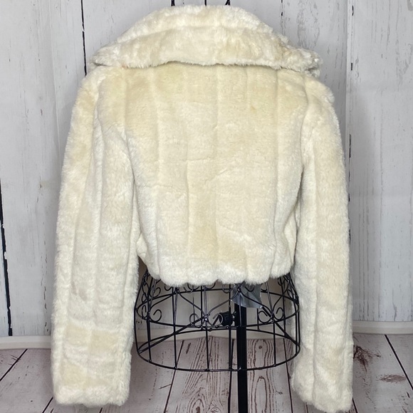 Fuzzy Warm Jacket - Picture 9 of 14